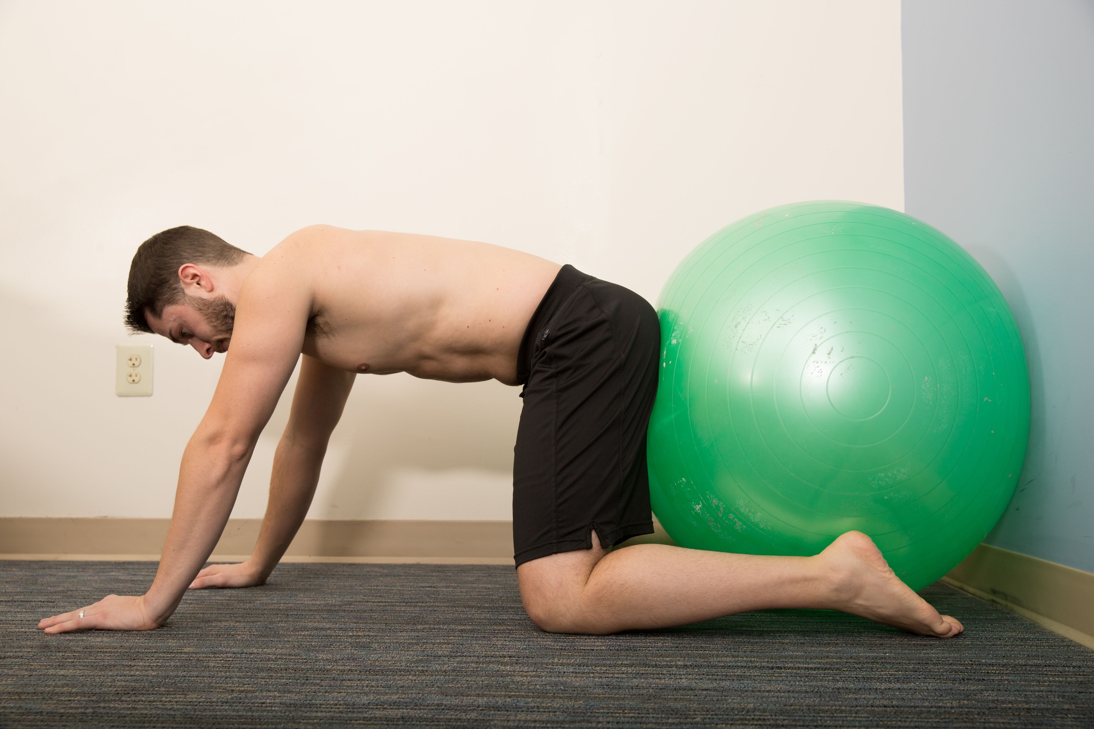 Athlete performing controlled strength training in a gym